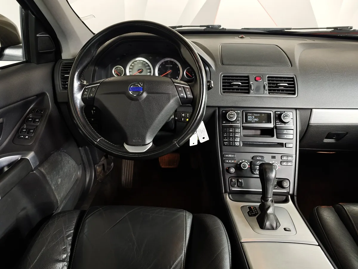 Volvo XC90 2.5 T5 Geartronic AWD (5 мест) (210 л.с.) Коричневый в АВИЛОН. Слайд №20