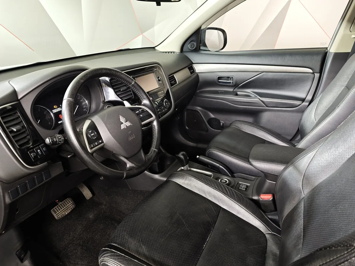 Mitsubishi Outlander 2.0 CVT 4WD (146 л.с.) Белый в АВИЛОН. Слайд №19