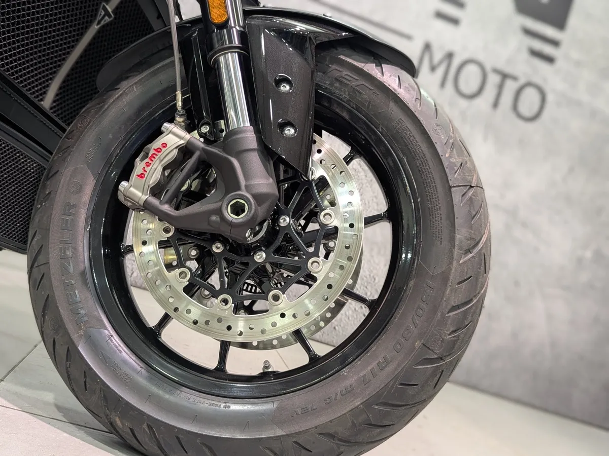 Triumph Rocket 3 2458 см³ (167 л.с.) (167) 2458 Оранжевый в АВИЛОН. Слайд №6