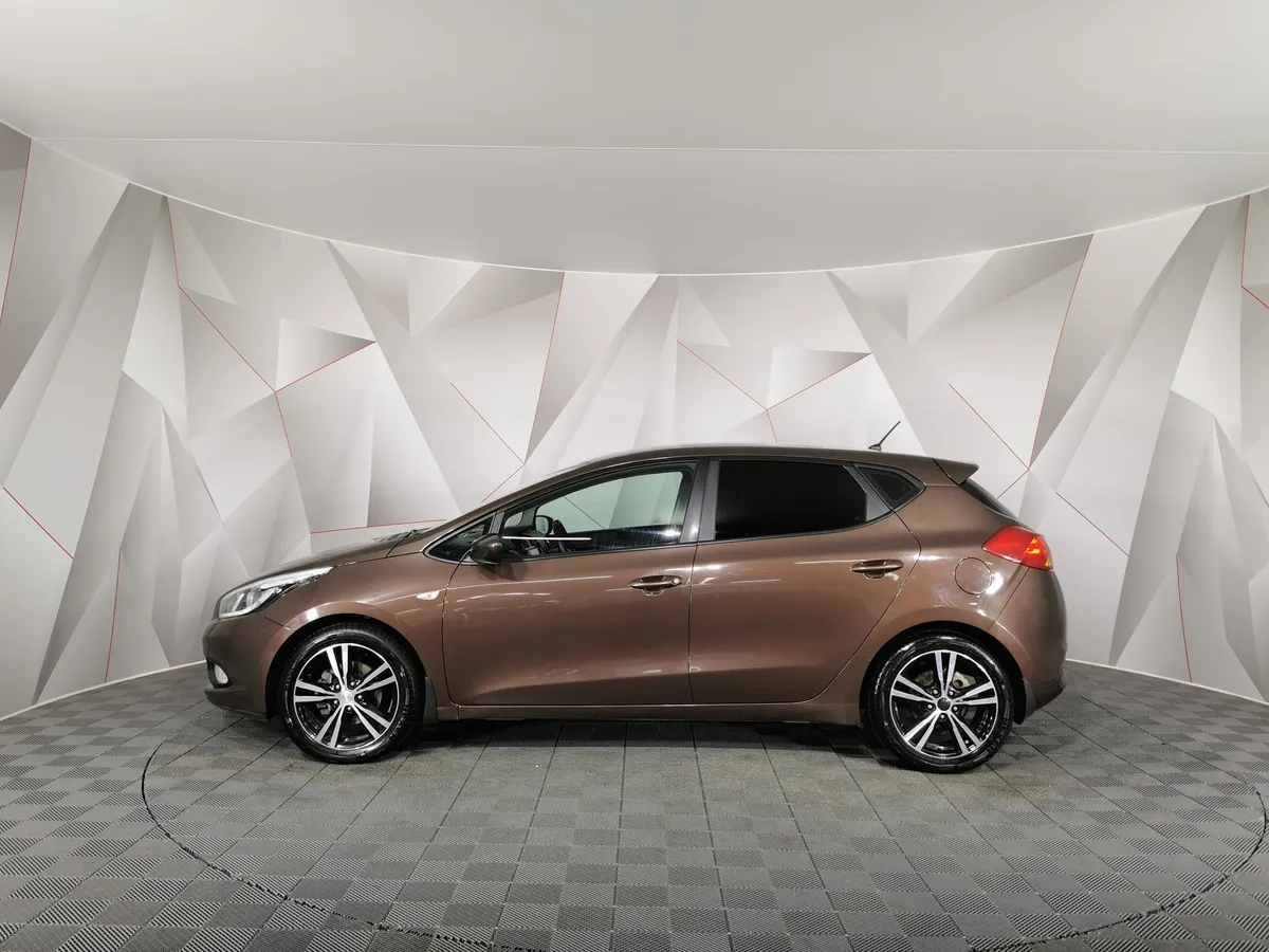 Kia Ceed 1.6 MT (130 л.с.) Classic Коричневый в АВИЛОН. Слайд №5