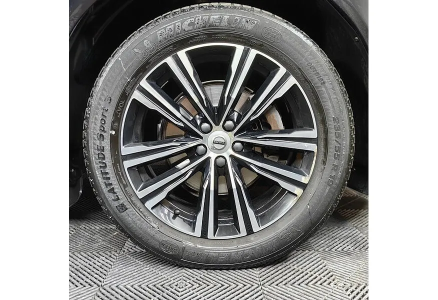 Volvo XC60 2.0 T5 AT AWD (249 л.с.) Черный в АВИЛОН. Слайд №9