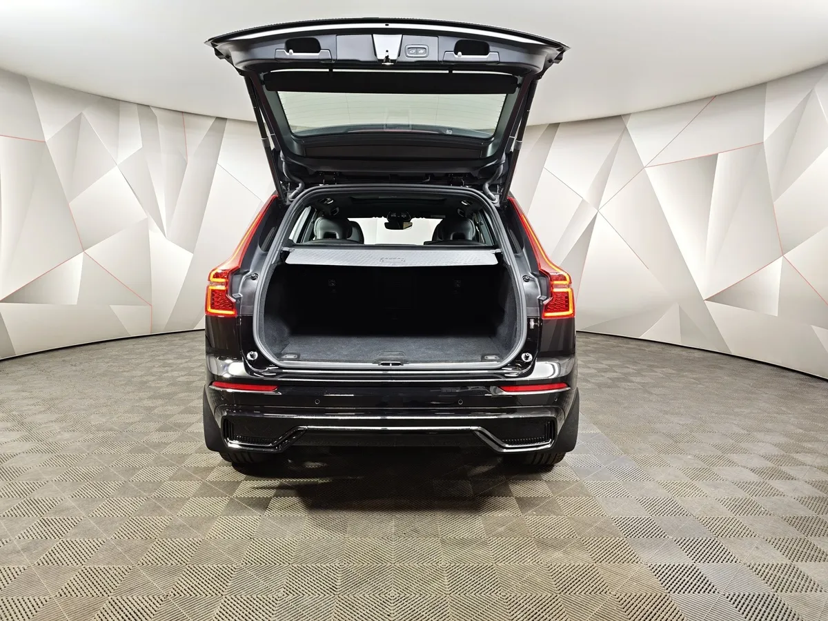 Volvo XC60 2.0 AT AWD (249 л.с.) Deluxe Edition Черный в АВИЛОН. Слайд №12