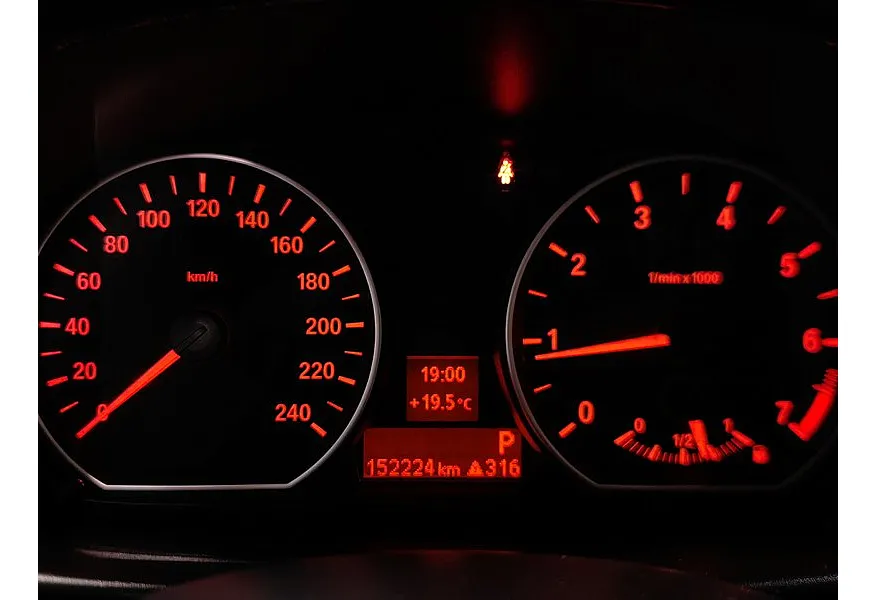 BMW 1 серия 116i AT (115 л.с.) Черный в АВИЛОН. Слайд №13