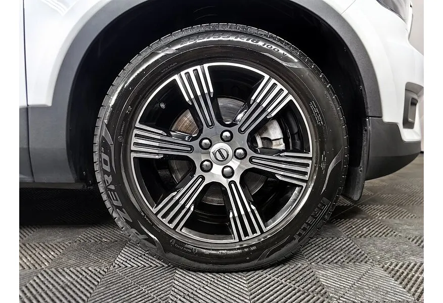 АВИЛОН - Volvo XC40 2.0 T4 Drive-E AT AWD (190 л.с.) Inscription Белый - slide 15