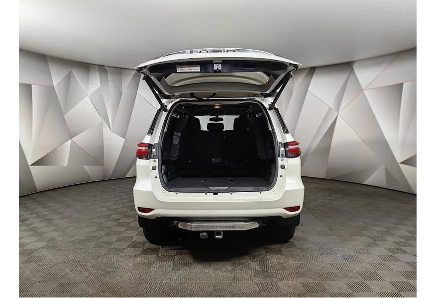 Toyota Fortuner 2.8d AT 4WD (200 л.с.) Белый в АВИЛОН. Слайд №12