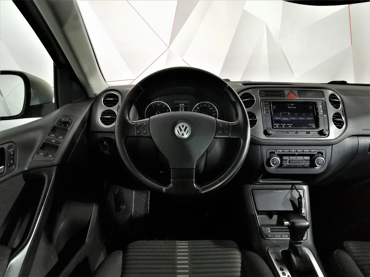 Volkswagen Tiguan 2.0 TSI 4Motion AT (170 л.с.) Sport&Style Серебристый в АВИЛОН. Слайд №19