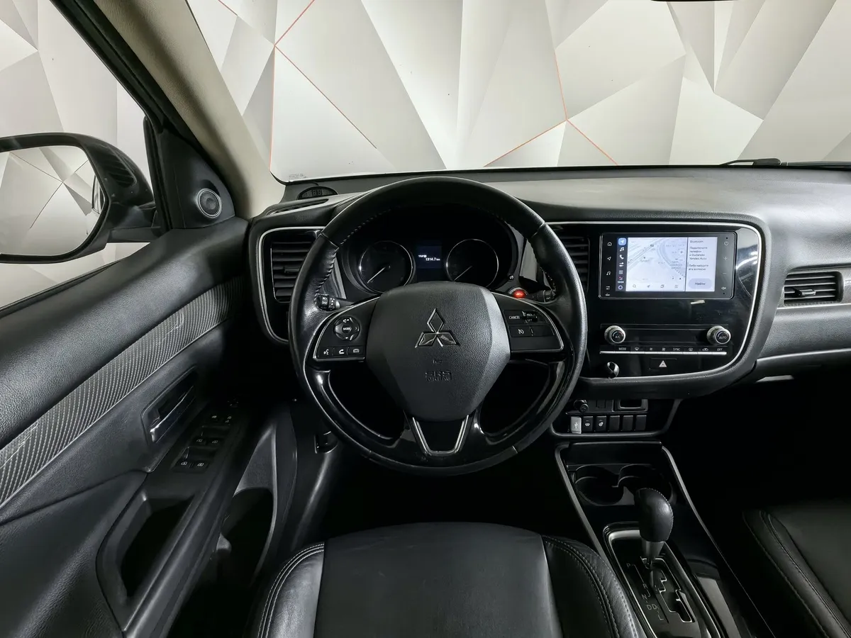 Mitsubishi Outlander 2.0 MIVEC CVT 4WD 7 мест (146 л.с.) Intense Plus Белый в АВИЛОН. Слайд №20