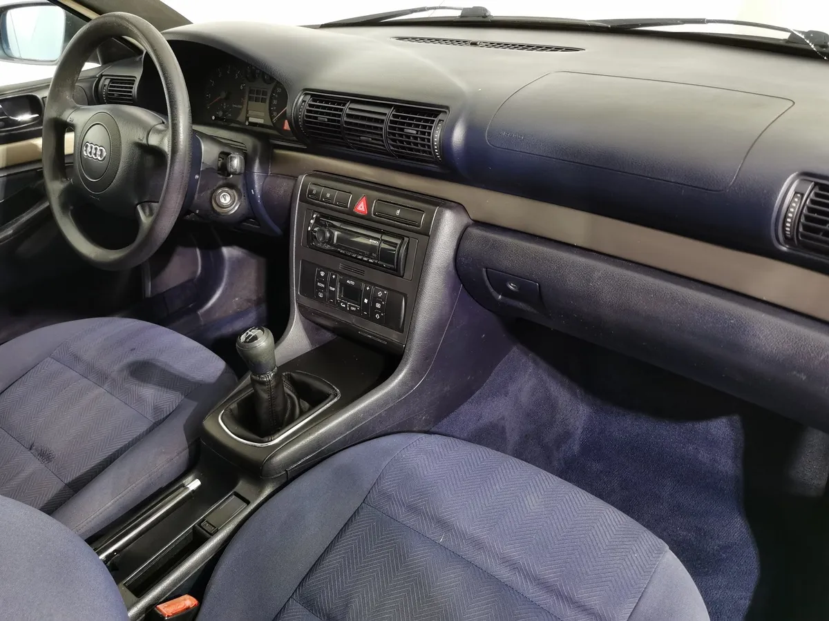 Audi A4 1.6 MT (101 л.с.) Белый в АВИЛОН. Слайд №12