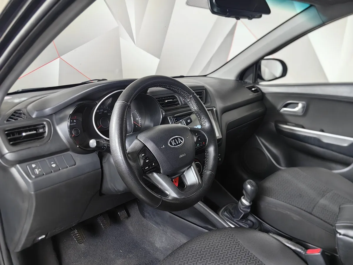Kia Rio 1.4 MT (107 л.с.) Comfort Черный в АВИЛОН. Слайд №17
