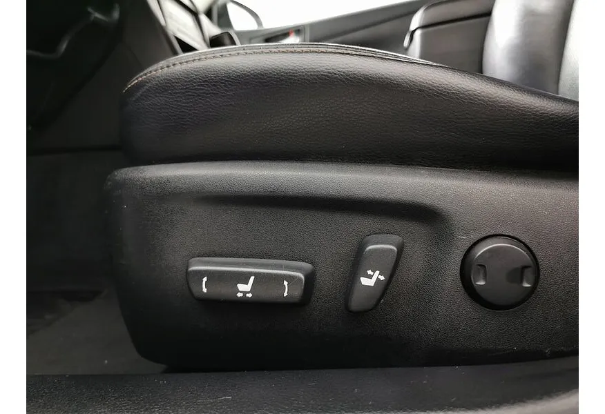 Toyota Camry 2.5 AT (181 л.с.) Белый в АВИЛОН. Слайд №22