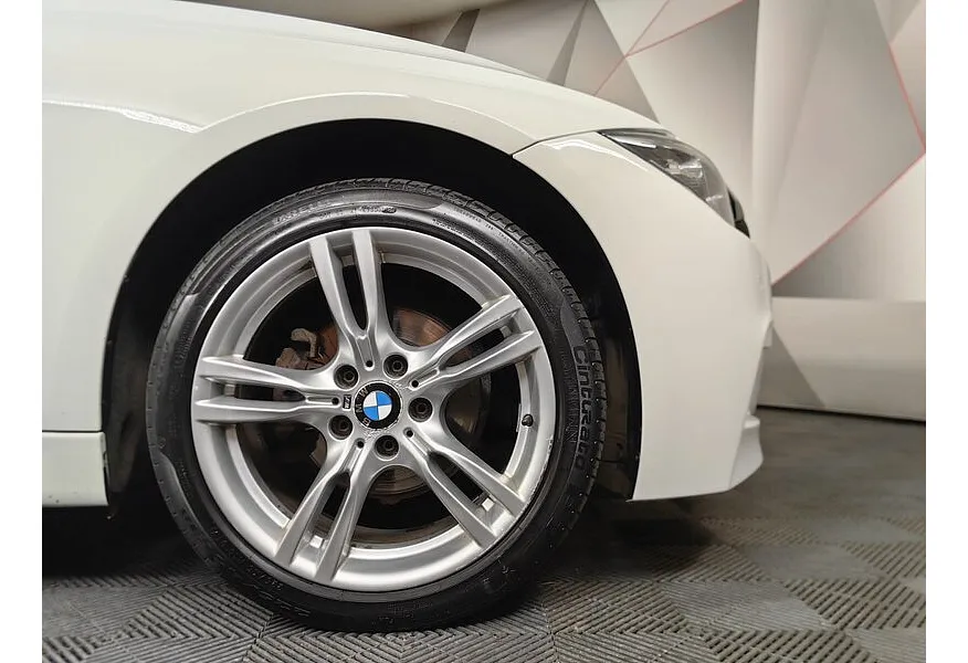 BMW 3 серия 320i xDrive AT (184 л.с.) M Sport Белый в АВИЛОН. Слайд №12
