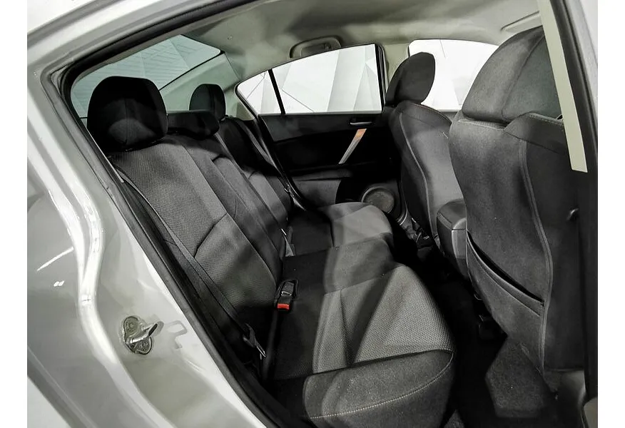 Mazda 3 1.6 AT (105 л.с.) Белый в АВИЛОН. Слайд №17