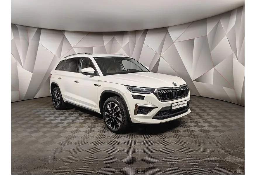Skoda Kodiaq 2.0 TSI DSG 4WD (220 л.с.) Белый в АВИЛОН. Слайд №3