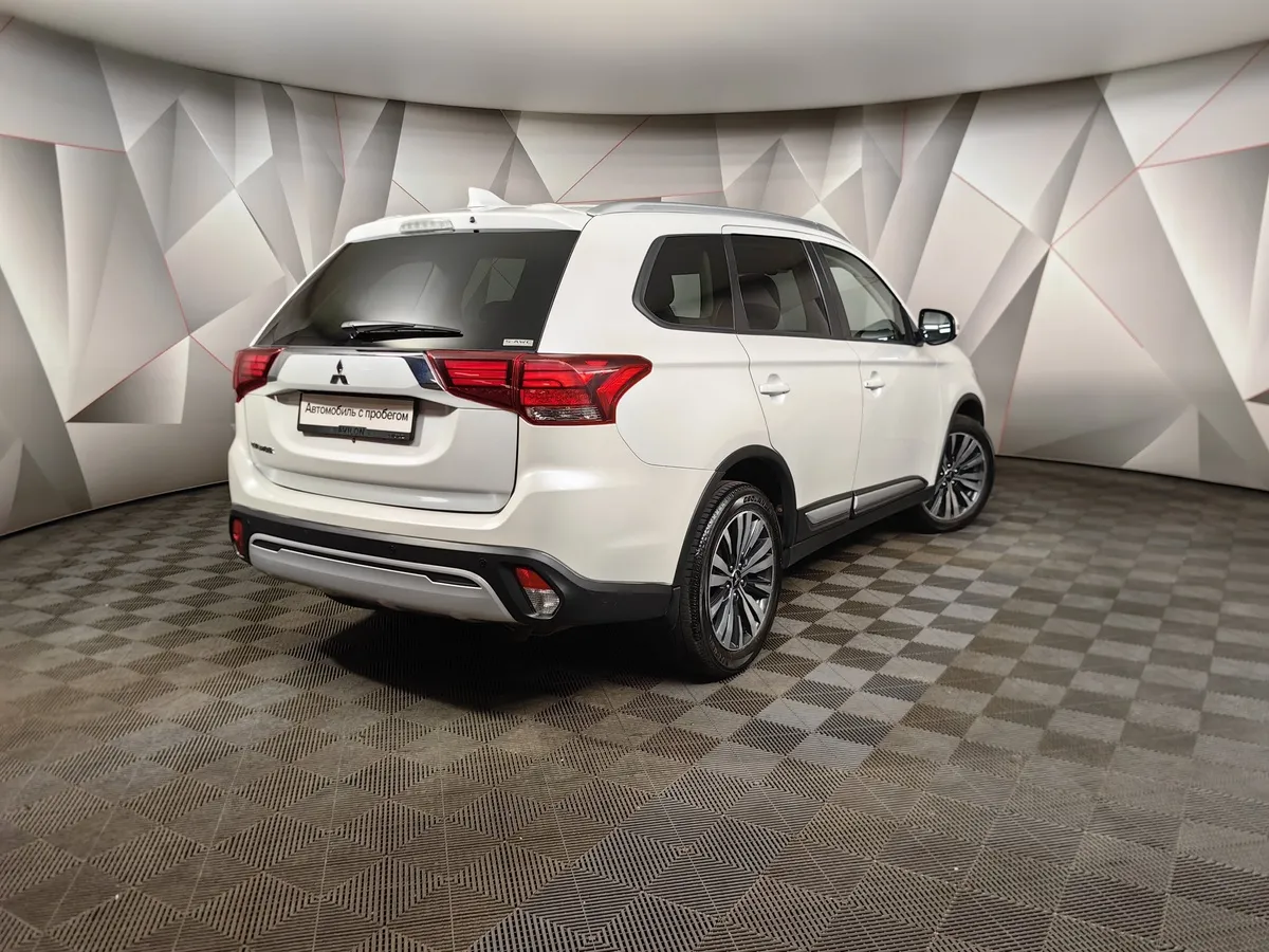 Mitsubishi Outlander 2.0 MIVEC CVT 4WD 7 мест (146 л.с.) Intense Plus Белый в АВИЛОН. Слайд №2
