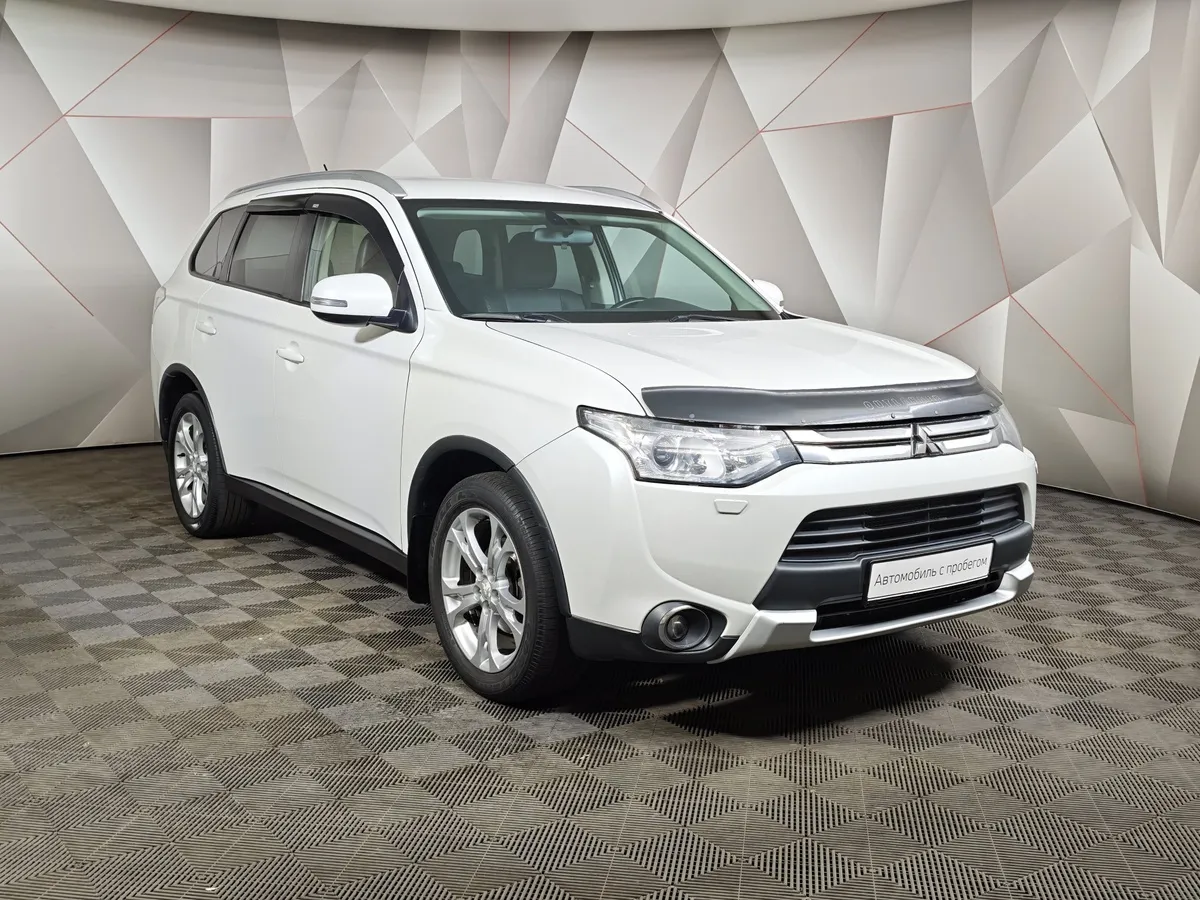 Mitsubishi Outlander 2.0 CVT 4WD (146 л.с.) Белый в АВИЛОН. Слайд №3