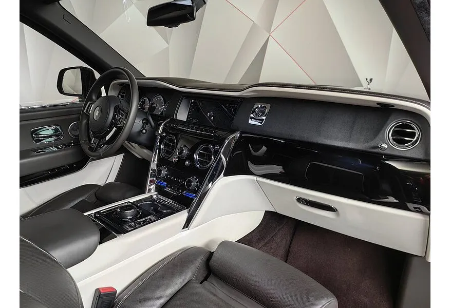 Rolls-Royce Cullinan 6.75 AT AWD (571 л.с.) Individual Черный в АВИЛОН. Слайд №13
