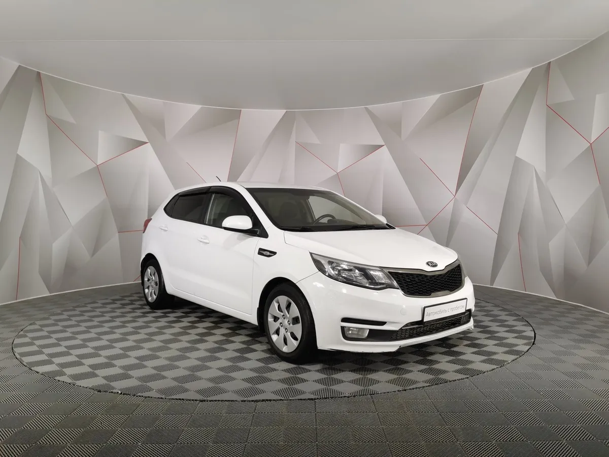 Kia Rio 1.6 MT (123 л.с.) Comfort Белый в АВИЛОН. Слайд №3