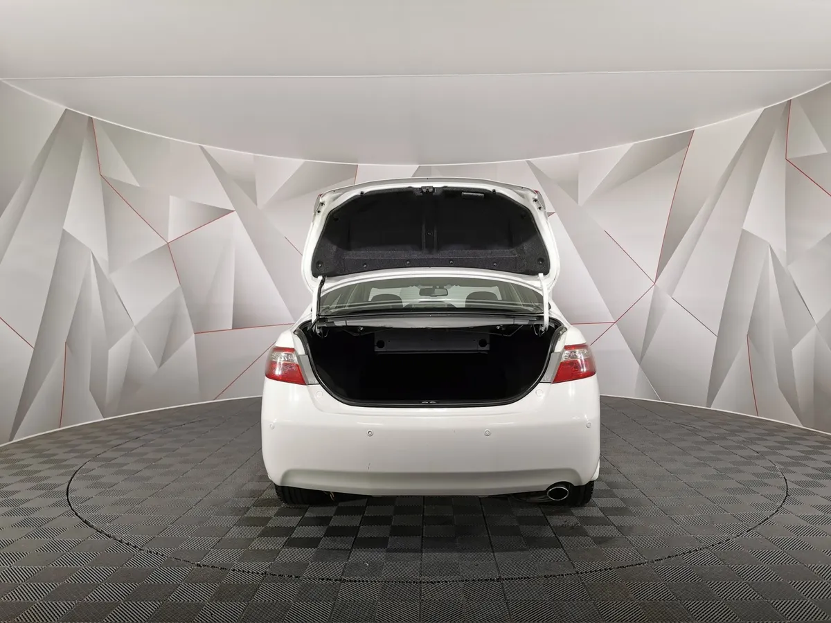 Toyota Camry 2.4 VVT-i AT (167 л.с.) Белый в АВИЛОН. Слайд №11