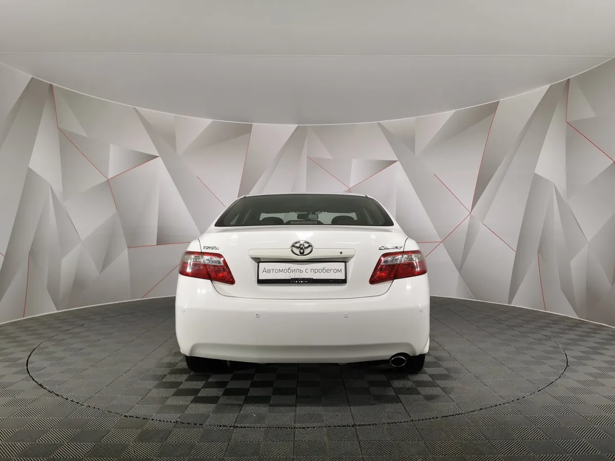 Toyota Camry 2.4 VVT-i AT (167 л.с.) Белый в АВИЛОН. Слайд №8