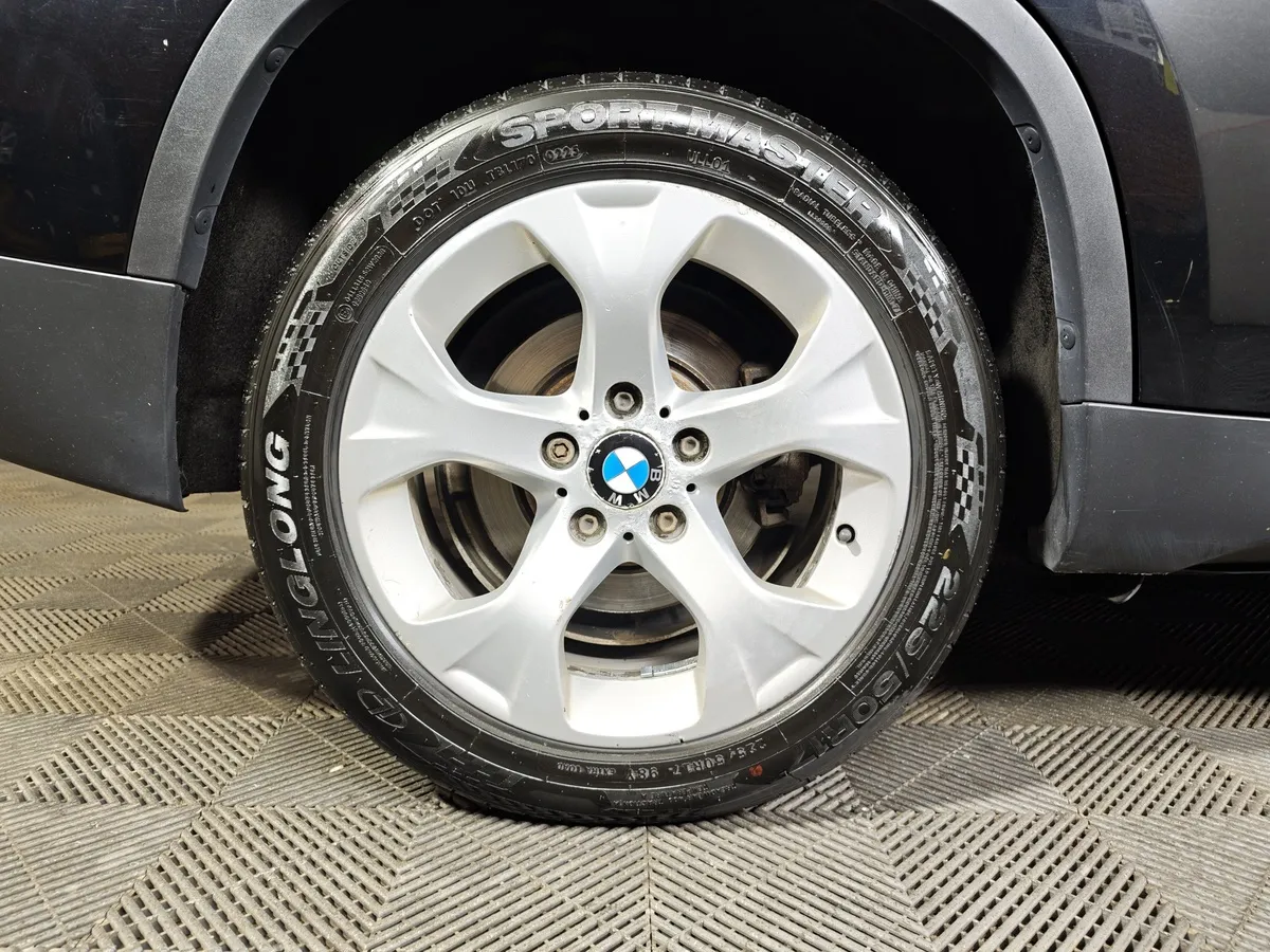 BMW X1 xDrive20d AT (184 л.с.) Черный в АВИЛОН. Слайд №6