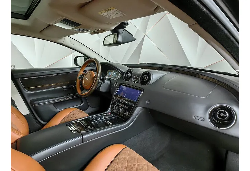 Jaguar XJ 3.0 AT AWD LWB (340 л.с.) Luxury Черный в АВИЛОН. Слайд №13