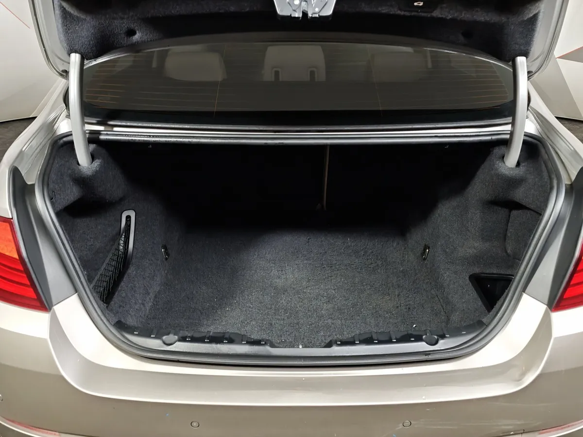 BMW 5 серия 523i AT (204 л.с.) Base Локальная сборка Бежевый в АВИЛОН. Слайд №9