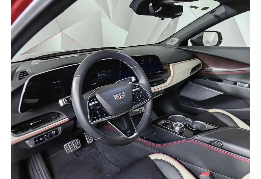 Cadillac GT4 2.0 AT 4WD (230 л.с.) Platinum Красный в АВИЛОН. Слайд №18