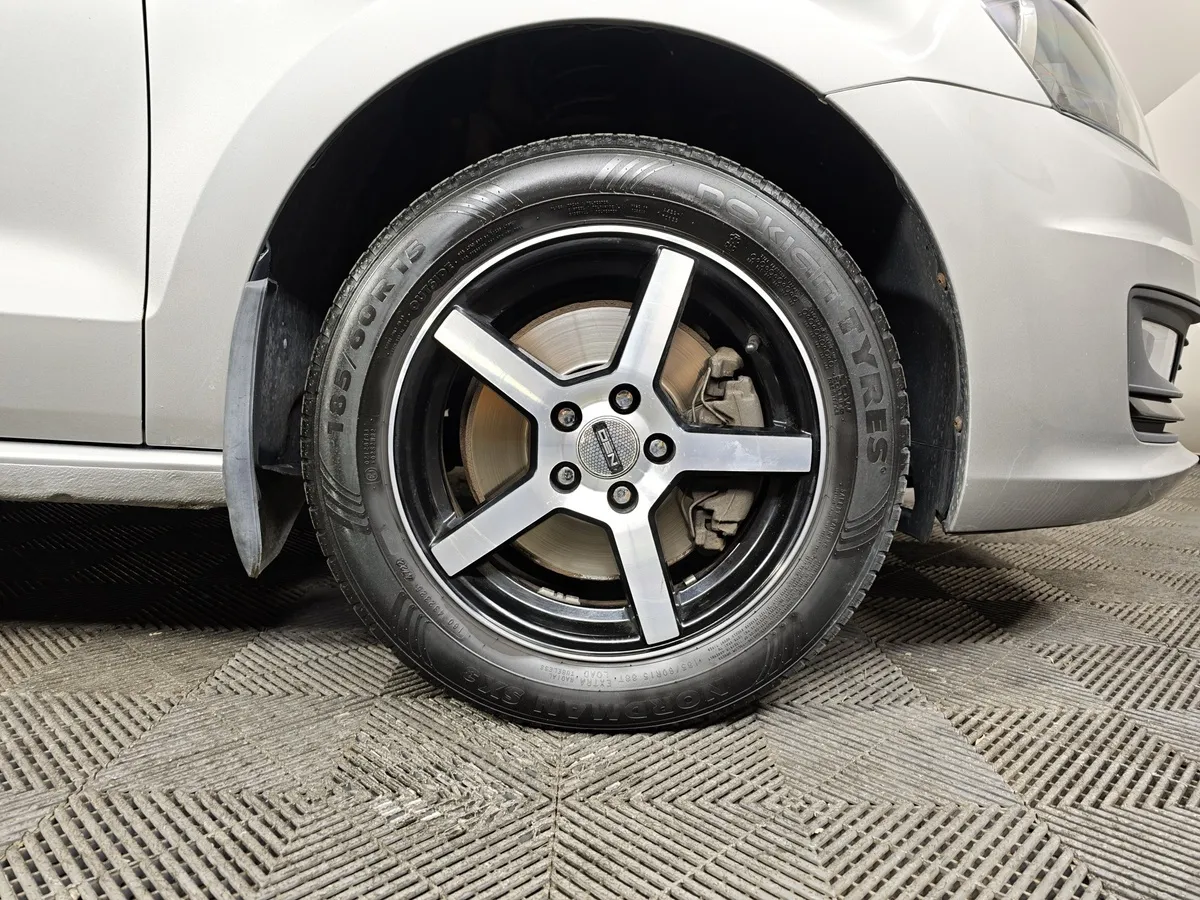 Volkswagen Polo 1.6 MT (105 л.с.) Trendline Серебристый в АВИЛОН. Слайд №9
