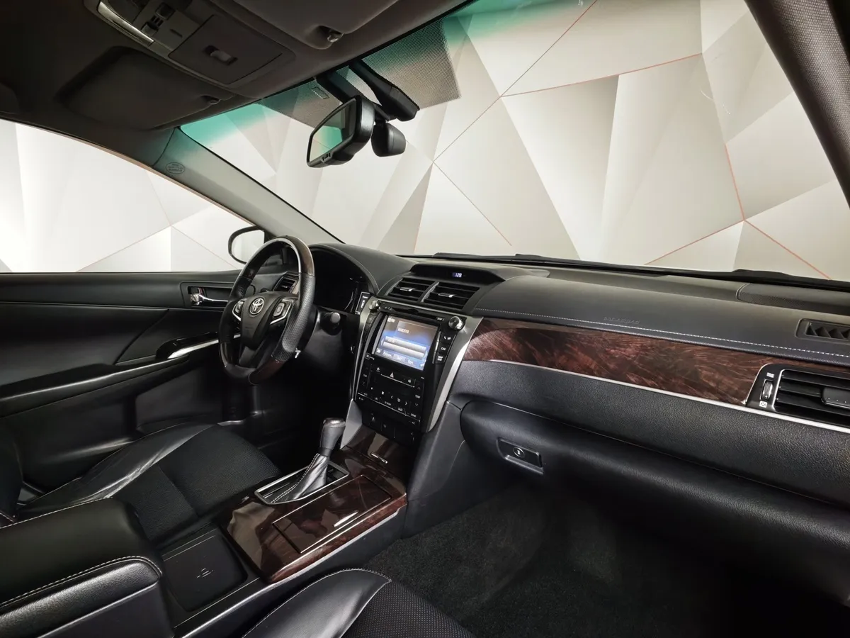 Toyota Camry 2.5 AT (200 л.с.) Белый в АВИЛОН. Слайд №13