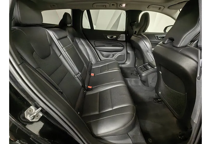 Volvo V60 Cross Country 2.0 T5 AT AWD (250 л.с.) Cross Country Plus Черный в АВИЛОН. Слайд №16