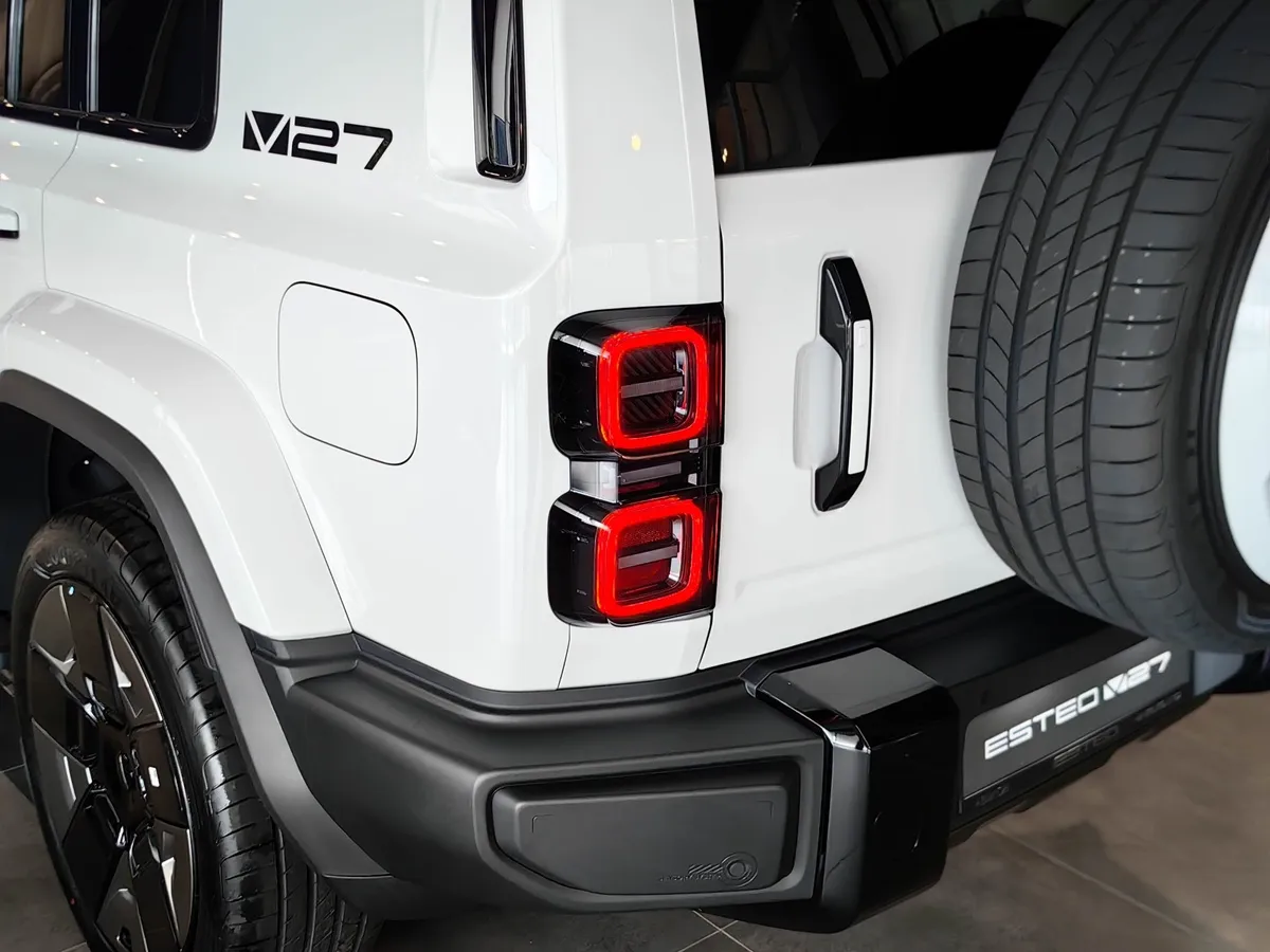 ESTEO V27 1.5h REEV AT 4WD (456 л.с.) Премиум Белый в АВИЛОН. Слайд №13