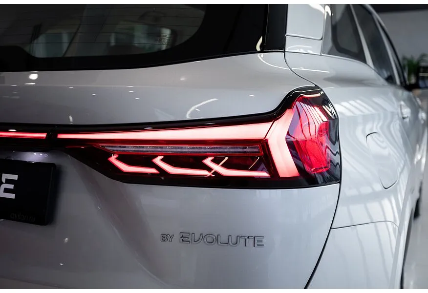 EVOLUTE i-SPACE 1.5 CVT (218 л.с.) (7 мест) Серебристый в АВИЛОН. Слайд №21