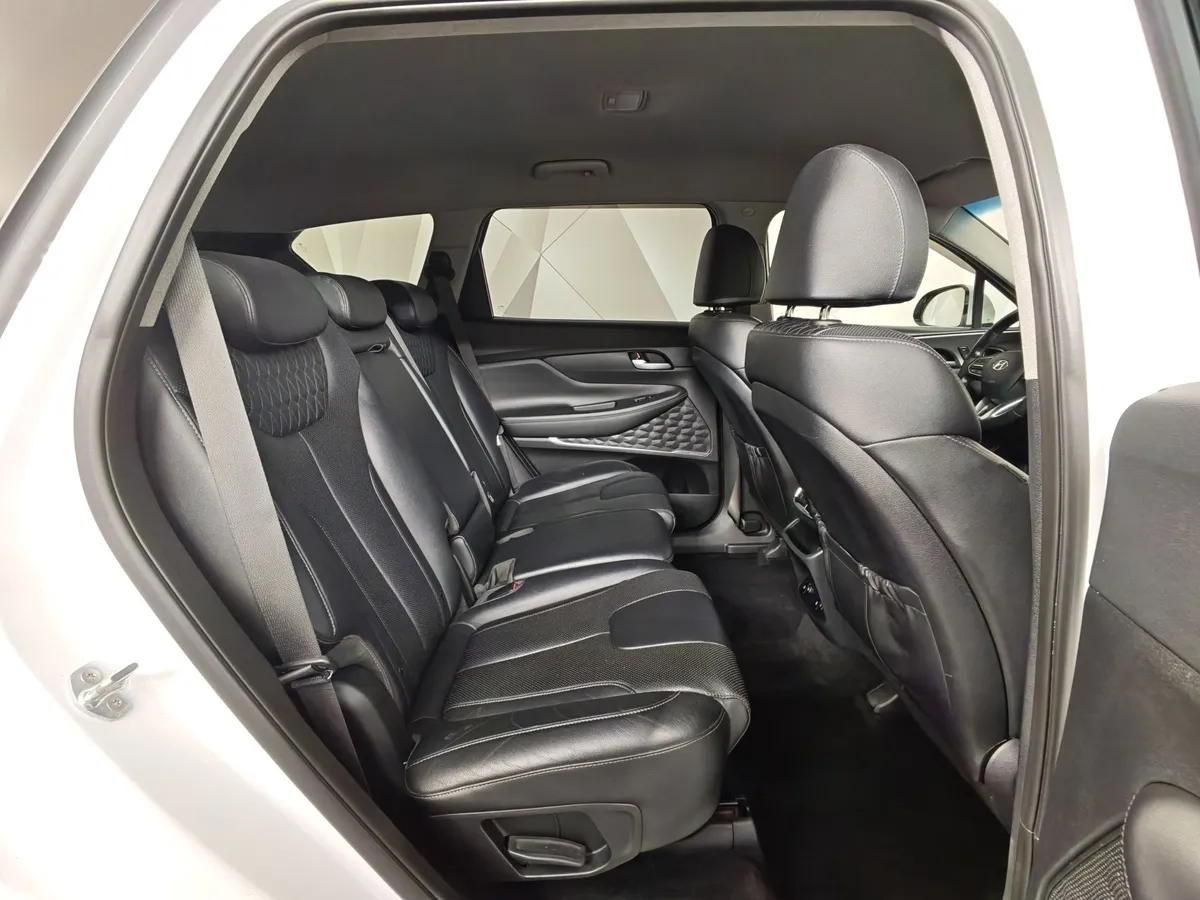 Hyundai Santa Fe 2.4 (188 л.с.) - 6AT Premier Белый в АВИЛОН. Слайд №16