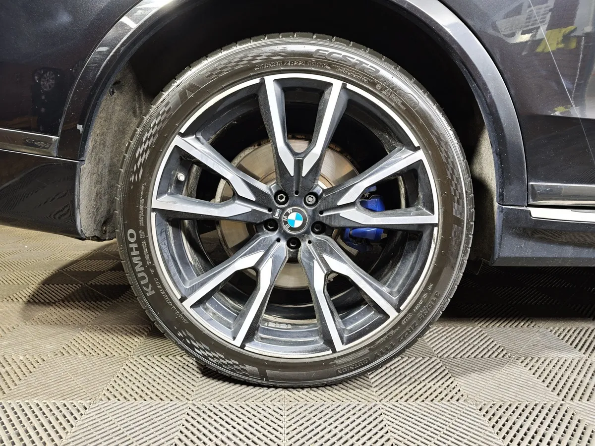 BMW X7 xDrive30d Steptronic (249 л.с.) M Sport Pro Черный в АВИЛОН. Слайд №7