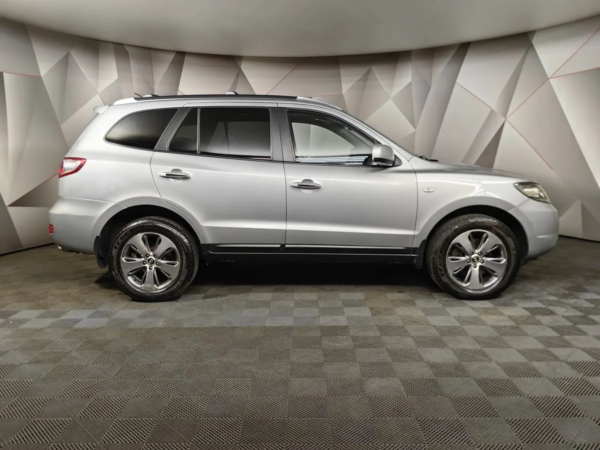 Hyundai Santa Fe 2.7 AT (188 л.с.) Серебристый в АВИЛОН. Слайд №6