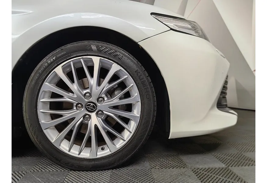 Toyota Camry 2.5 AT (181 л.с.) Белый в АВИЛОН. Слайд №18