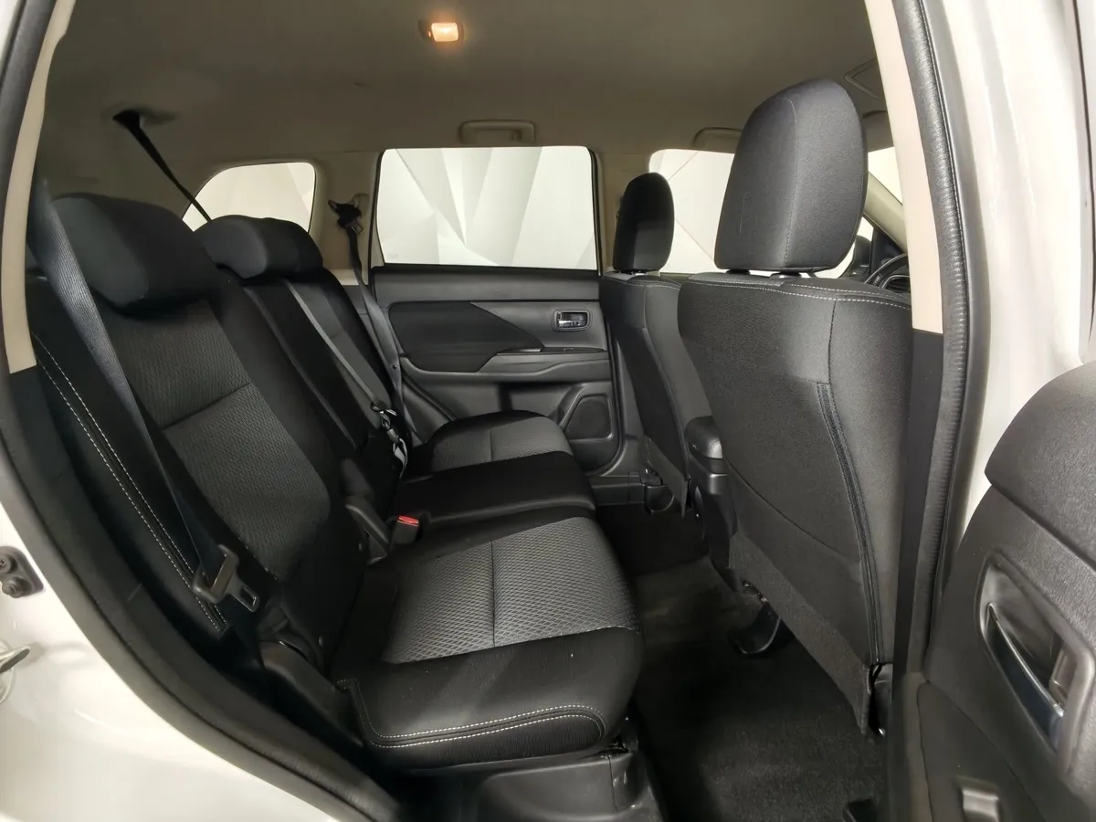 Mitsubishi Outlander 2.0 CVT (146 л.с.) Invite Белый в АВИЛОН. Слайд №16