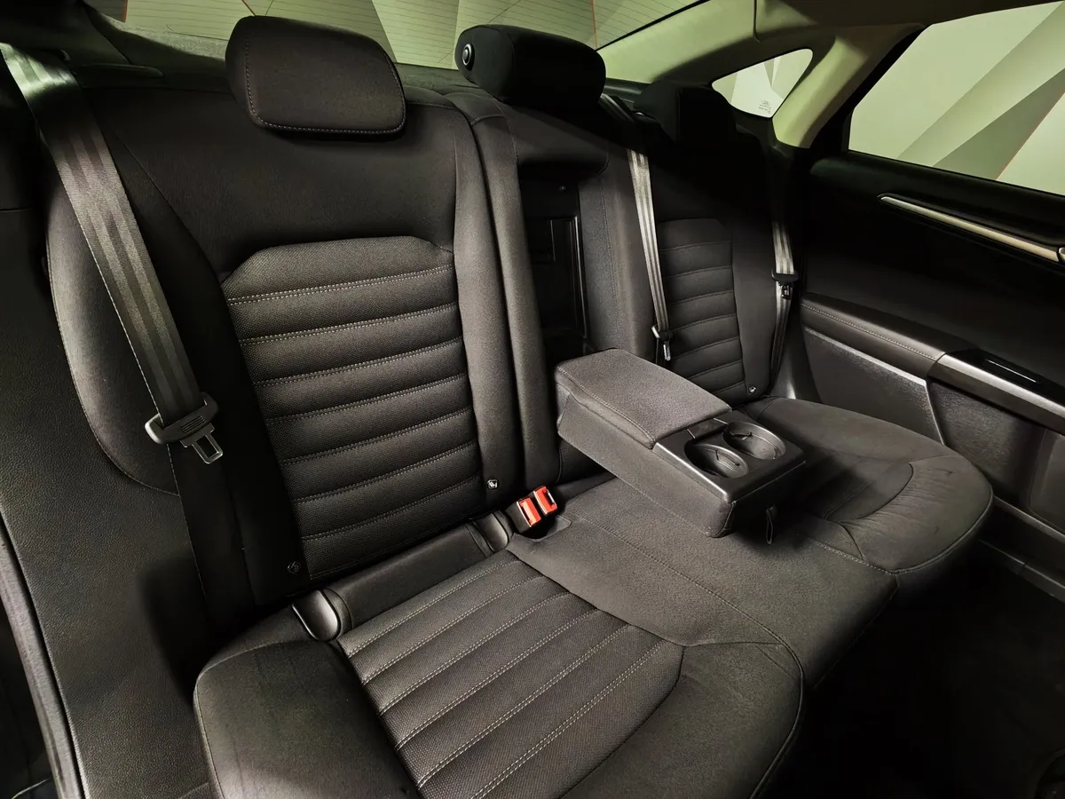 Ford Mondeo 2.5 AT (149 л.с.) Trend Черный в АВИЛОН. Слайд №17