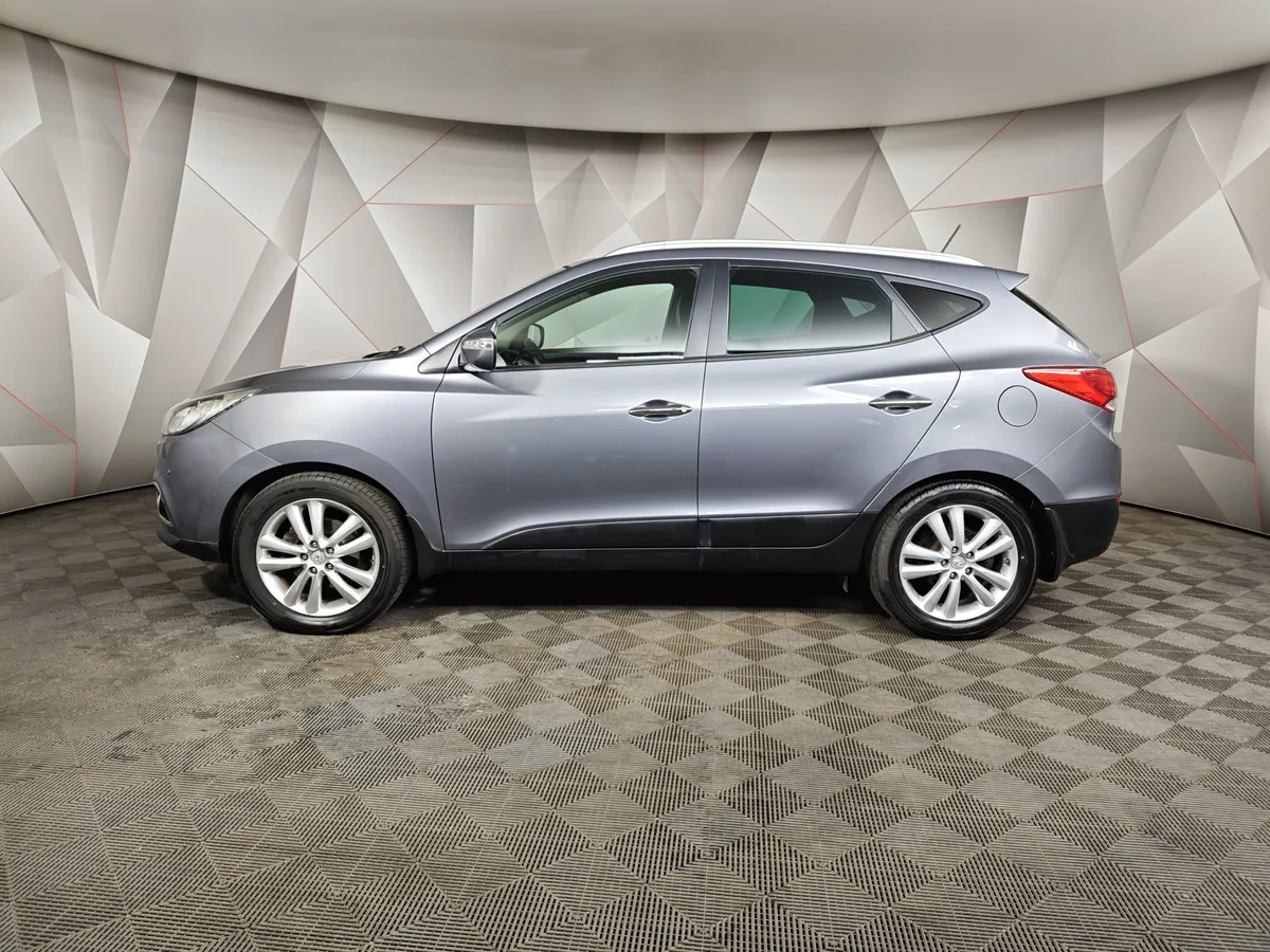 Hyundai ix35 2.0 AT 4WD (150 л.с.) Prestige Серый в АВИЛОН. Слайд №5