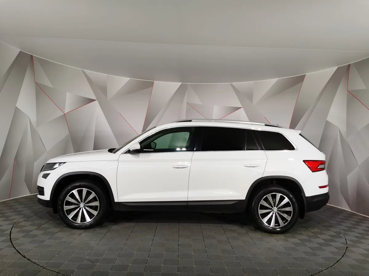 Skoda Kodiaq 2.0 TSI DSG 4X4 (180 л.с.) Белый в АВИЛОН. Слайд №5