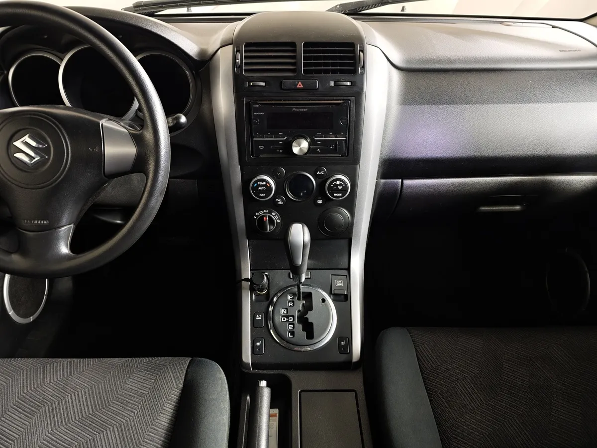 Suzuki Grand Vitara 2.0 AT (140 л.с.) Серый в АВИЛОН. Слайд №13