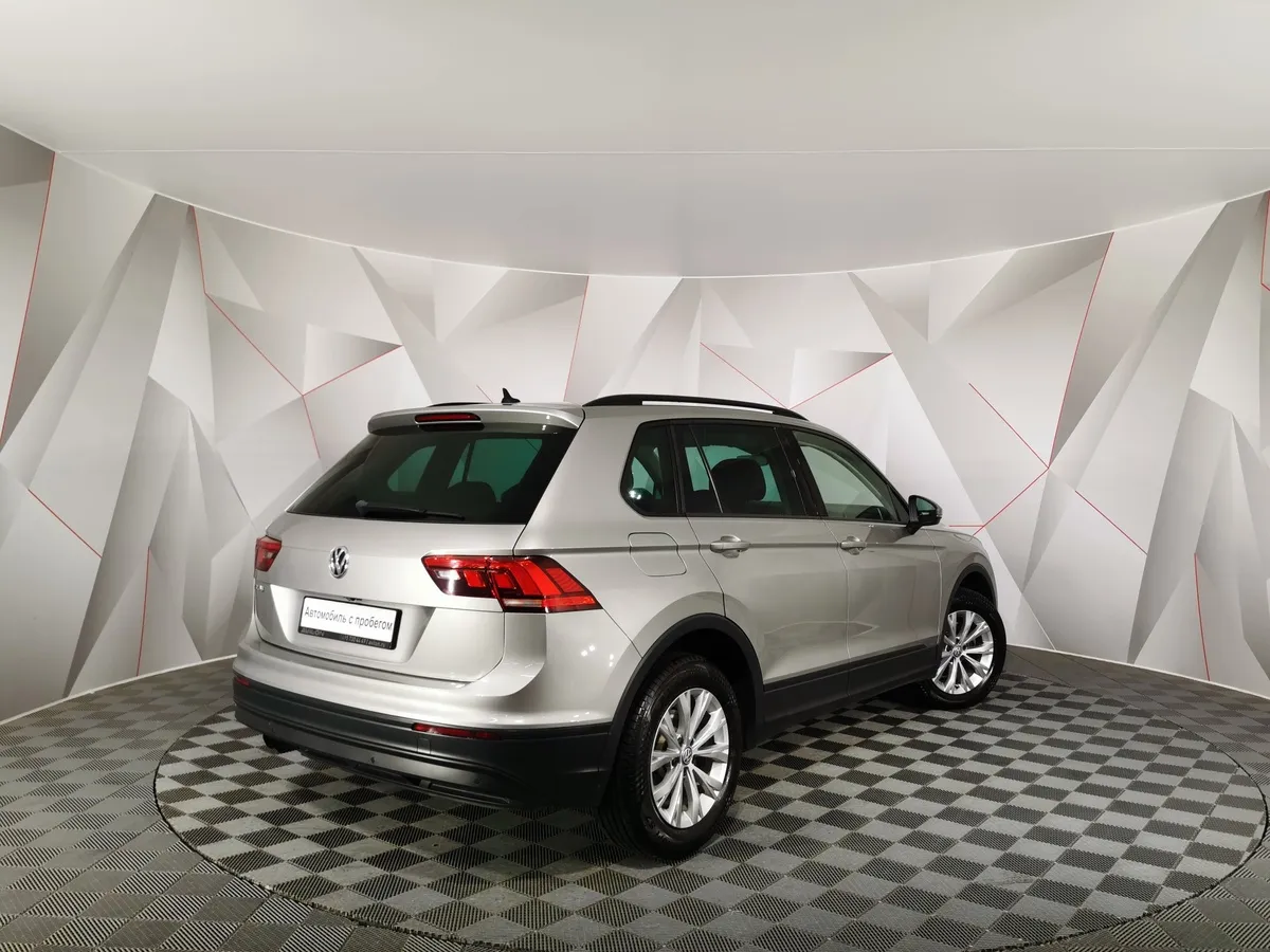 Volkswagen Tiguan 1.4 TSI BlueMotion DSG (150 л.с.) Comfortline Серый в АВИЛОН. Слайд №2