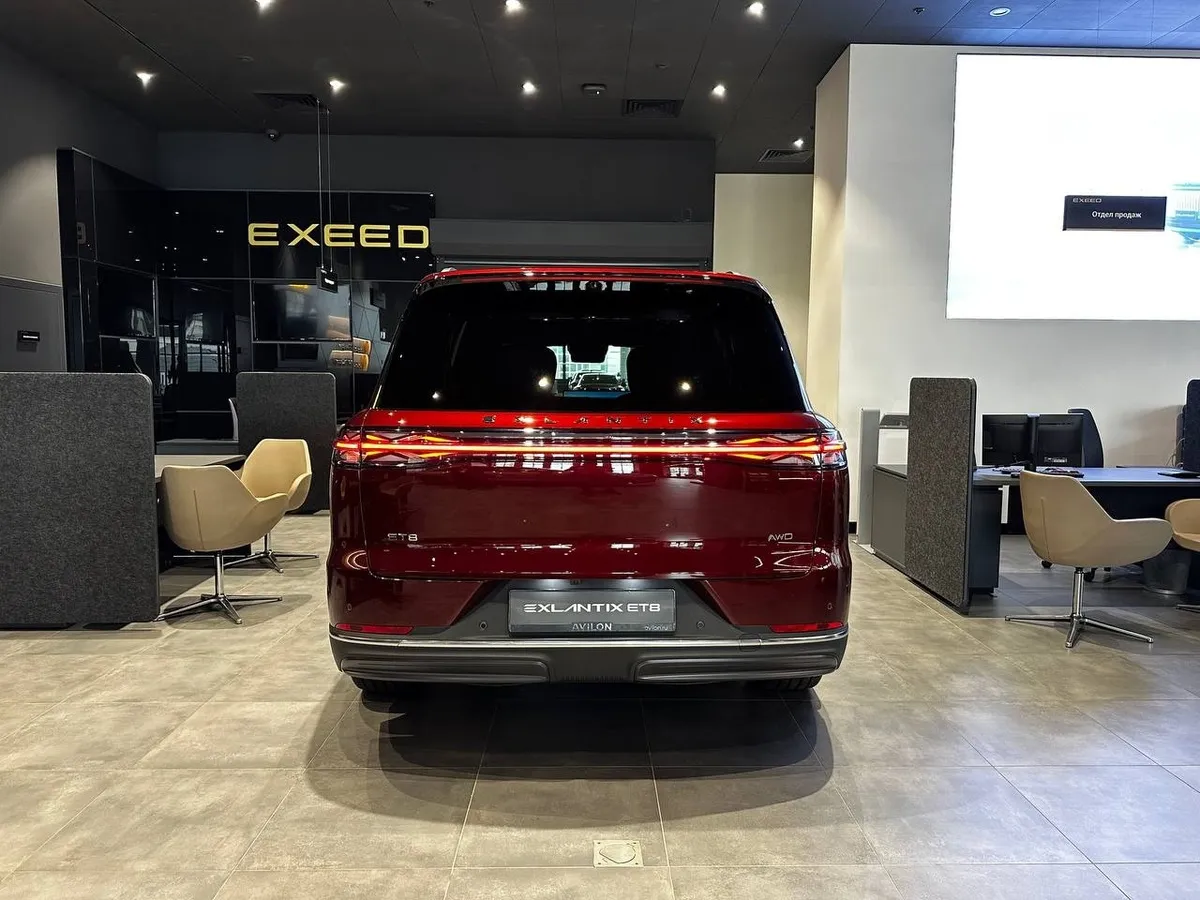 ESTEO Exlantix ET8 1.5h REEV AT 4WD (469 л.с.) Красный в АВИЛОН. Слайд №2