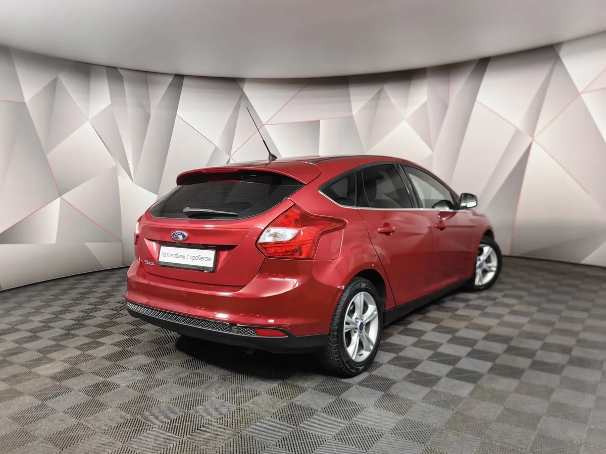 Ford Focus 1.6 PowerShift (125 л.с.) Titanium Красный в АВИЛОН. Слайд №2