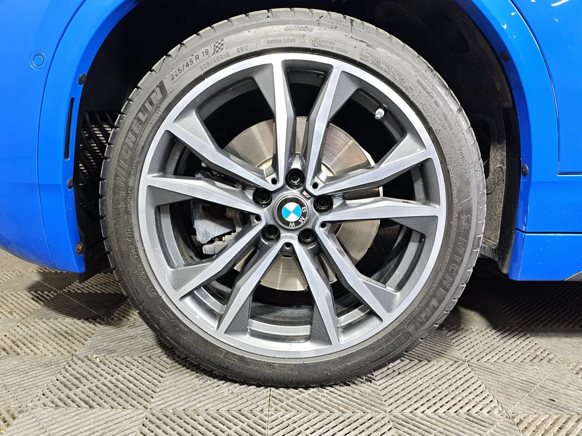 BMW X2 20i xDrive AT (192 л.с.) M Sport Синий в АВИЛОН. Слайд №7