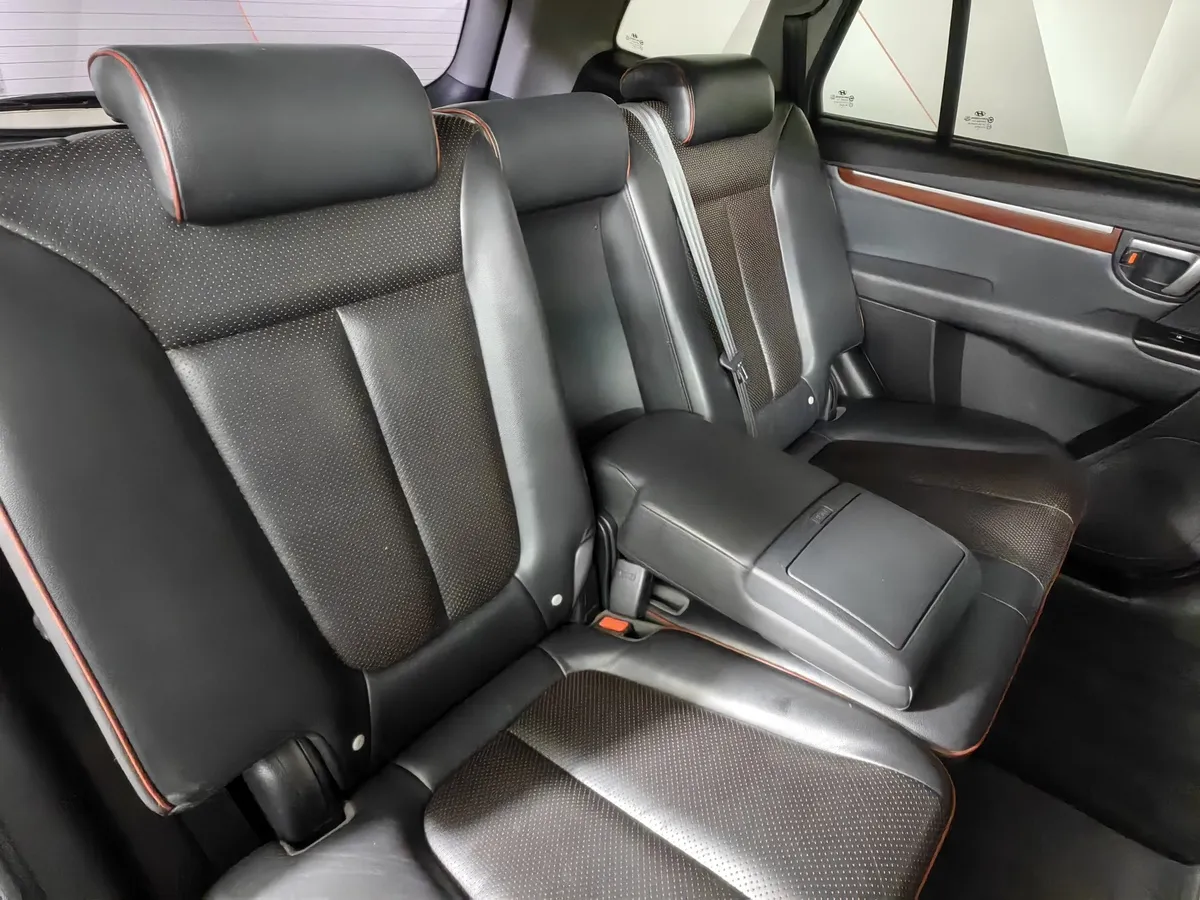 Hyundai Santa Fe 2.7 AT (188 л.с.) Серебристый в АВИЛОН. Слайд №16