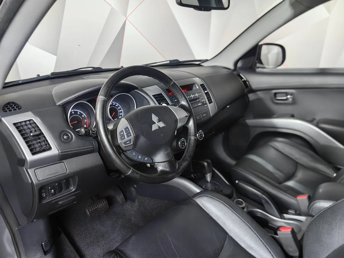 Mitsubishi Outlander 2.0 CVT 4WD (147 л.с.) Серый в АВИЛОН. Слайд №19