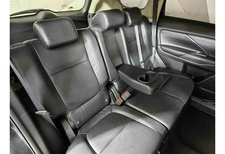 Mitsubishi Outlander 2.4 CVT 4WD (167 л.с.) Черный в АВИЛОН. Слайд №16