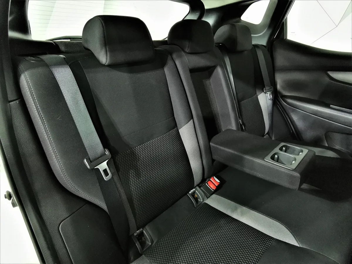 Nissan Qashqai 2.0 CVT (144 л.с.) Белый в АВИЛОН. Слайд №16