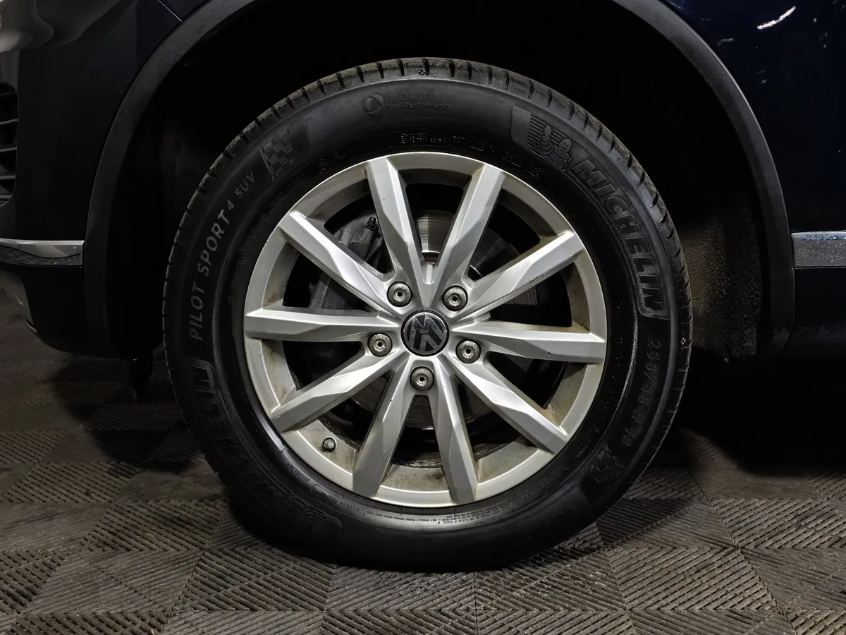 Volkswagen Touareg 3.6 FSI Tiptronic 4Motion (249 л.с.) V6 FSI Синий в АВИЛОН. Слайд №9
